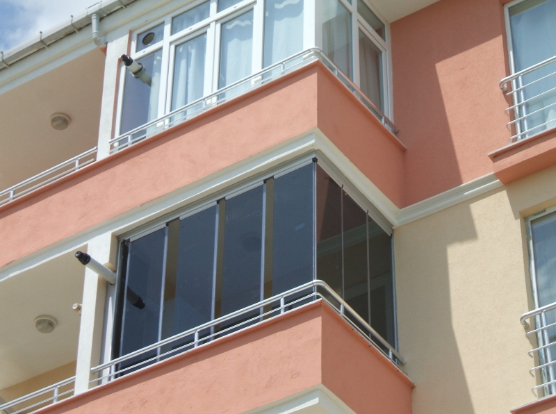 Cam Balkon mu? Plastik Doğrama mı?